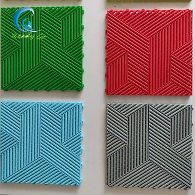 ガレージで長続きする性能のために設計された相互接続ガレージタイル